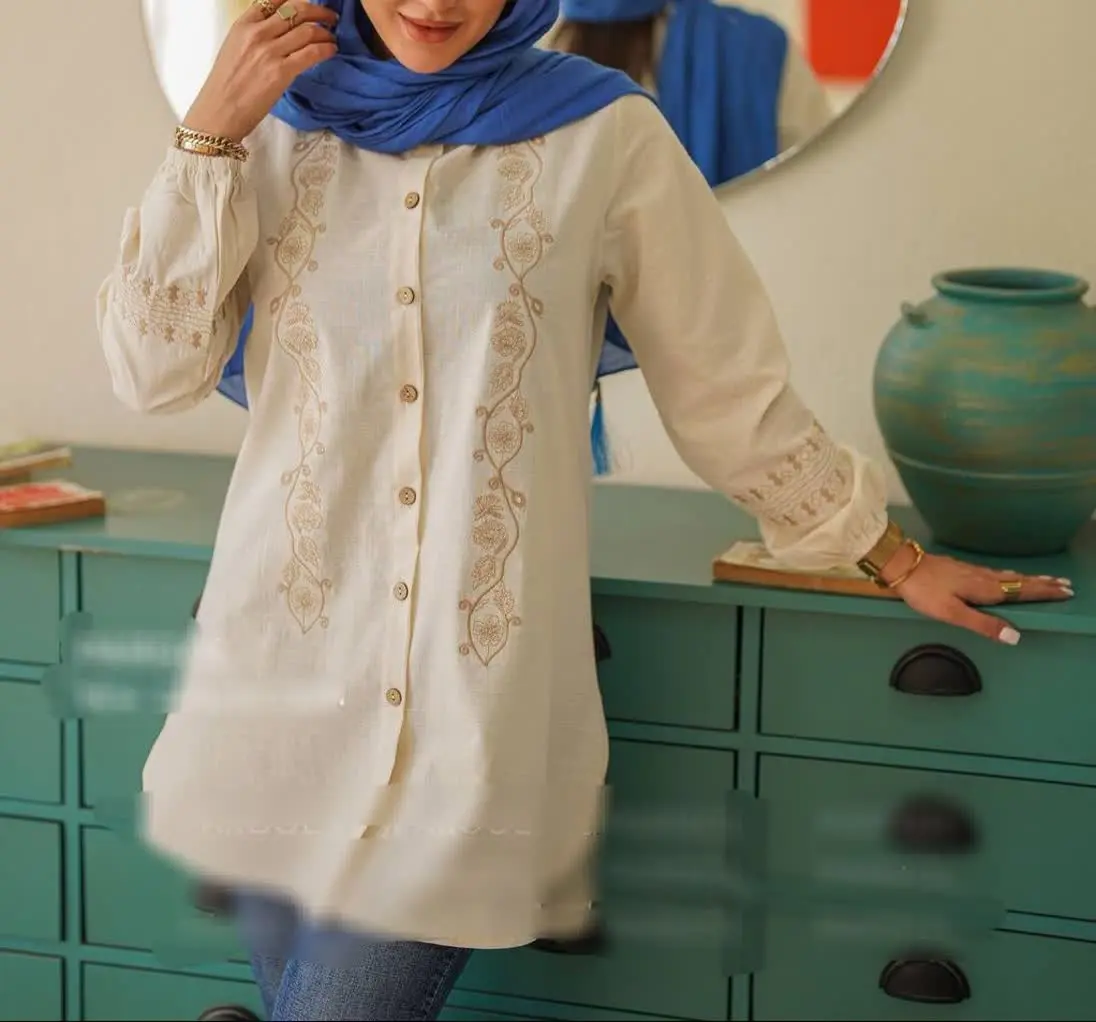 مانتوی گلدوزی شده 
