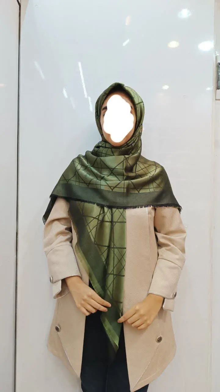 این روسری دورنگ و دورو هستش 
