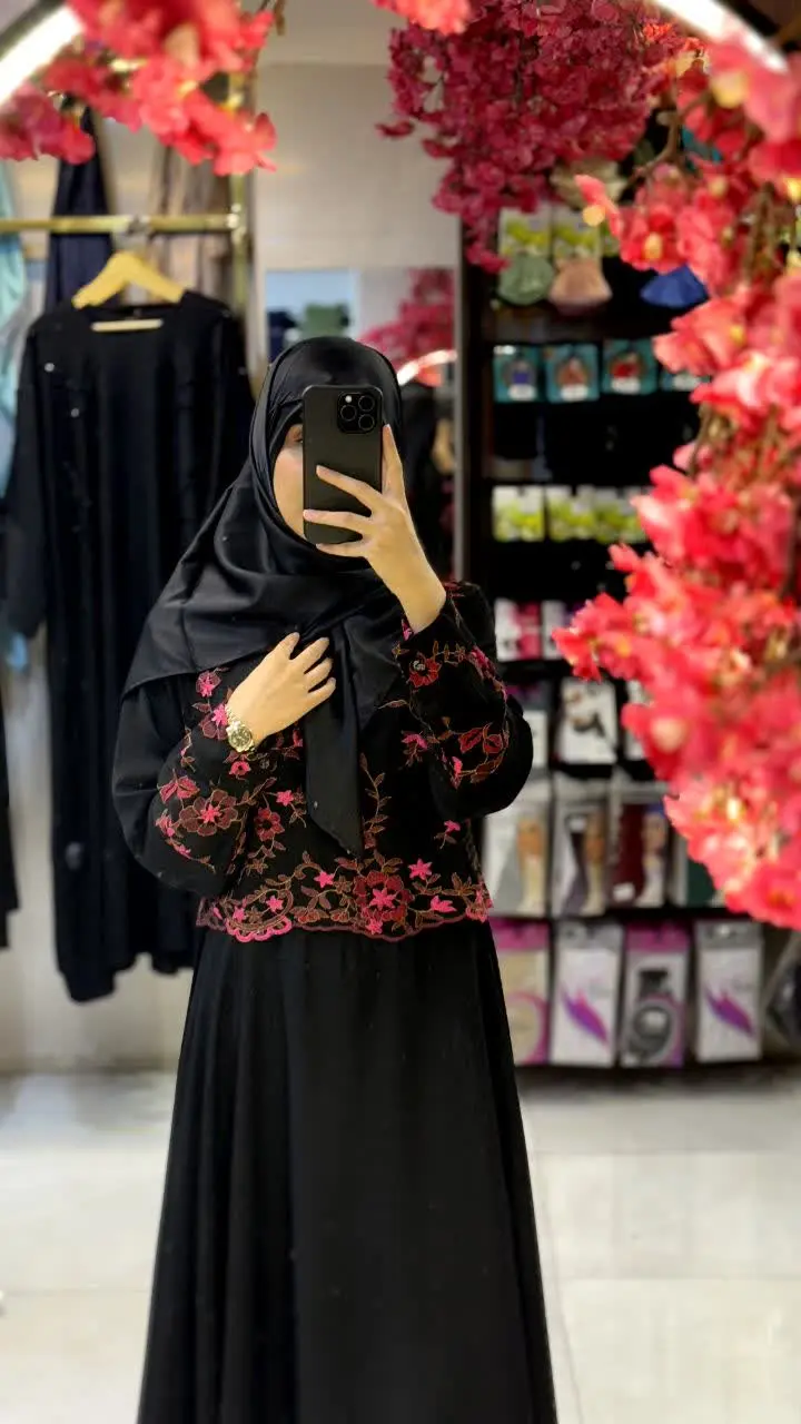 زندگی کوتاه‌تر از اینه که لباسای خسته کننده بپوشی😌🥰
