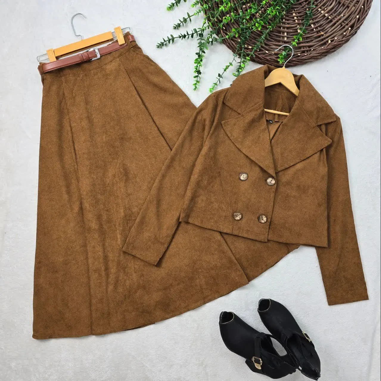 🍁 نام: ست سه تکه آوین کت و دامن و کمربند
