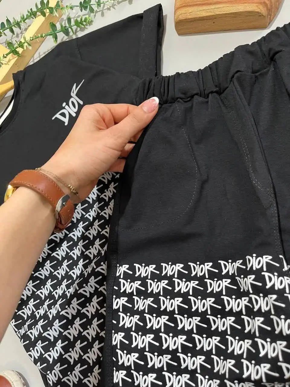 یه ست جذاب با یه ترکیب رنگ عالی
