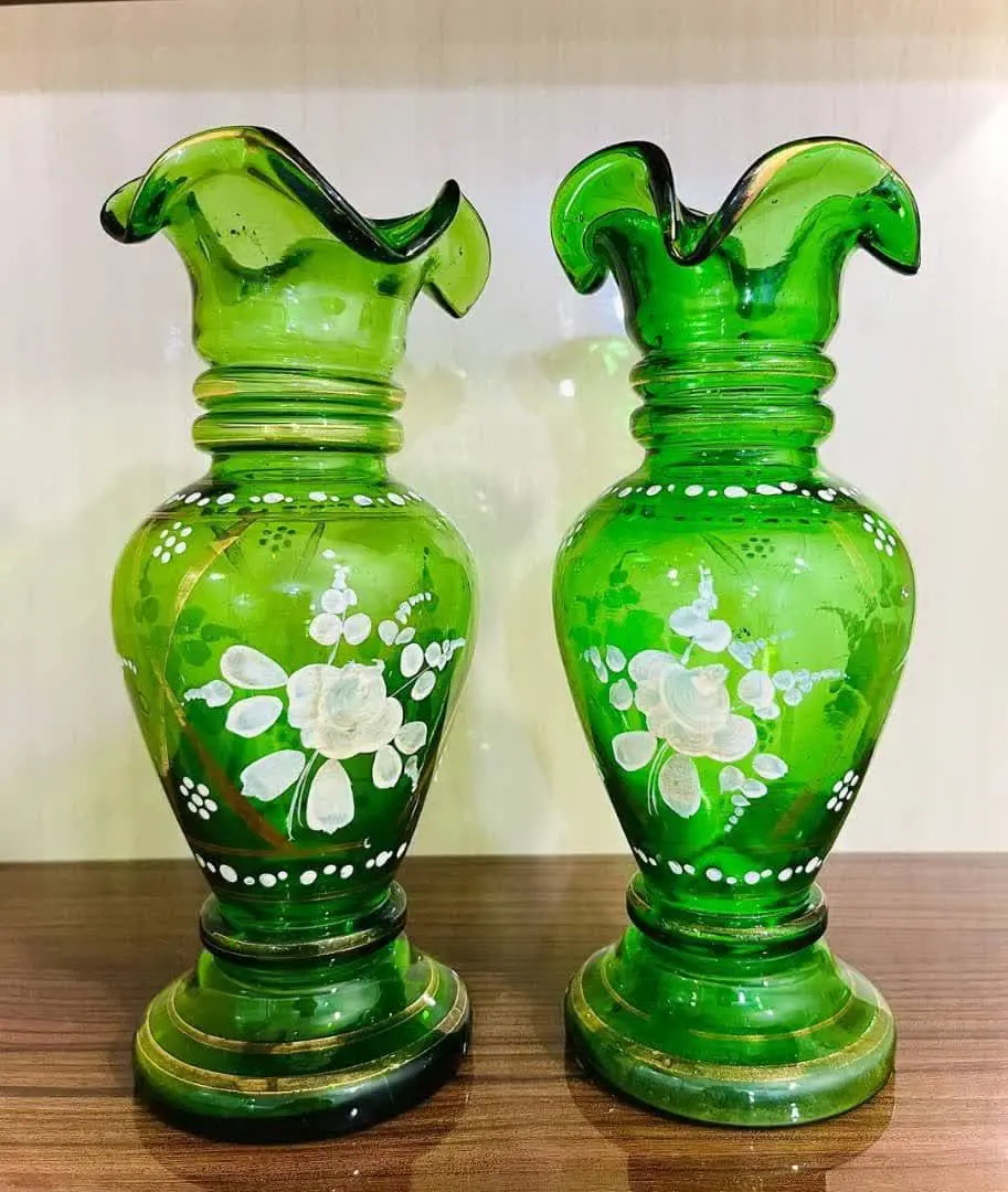 یک جفت گلدان زیبای قدیمی 
