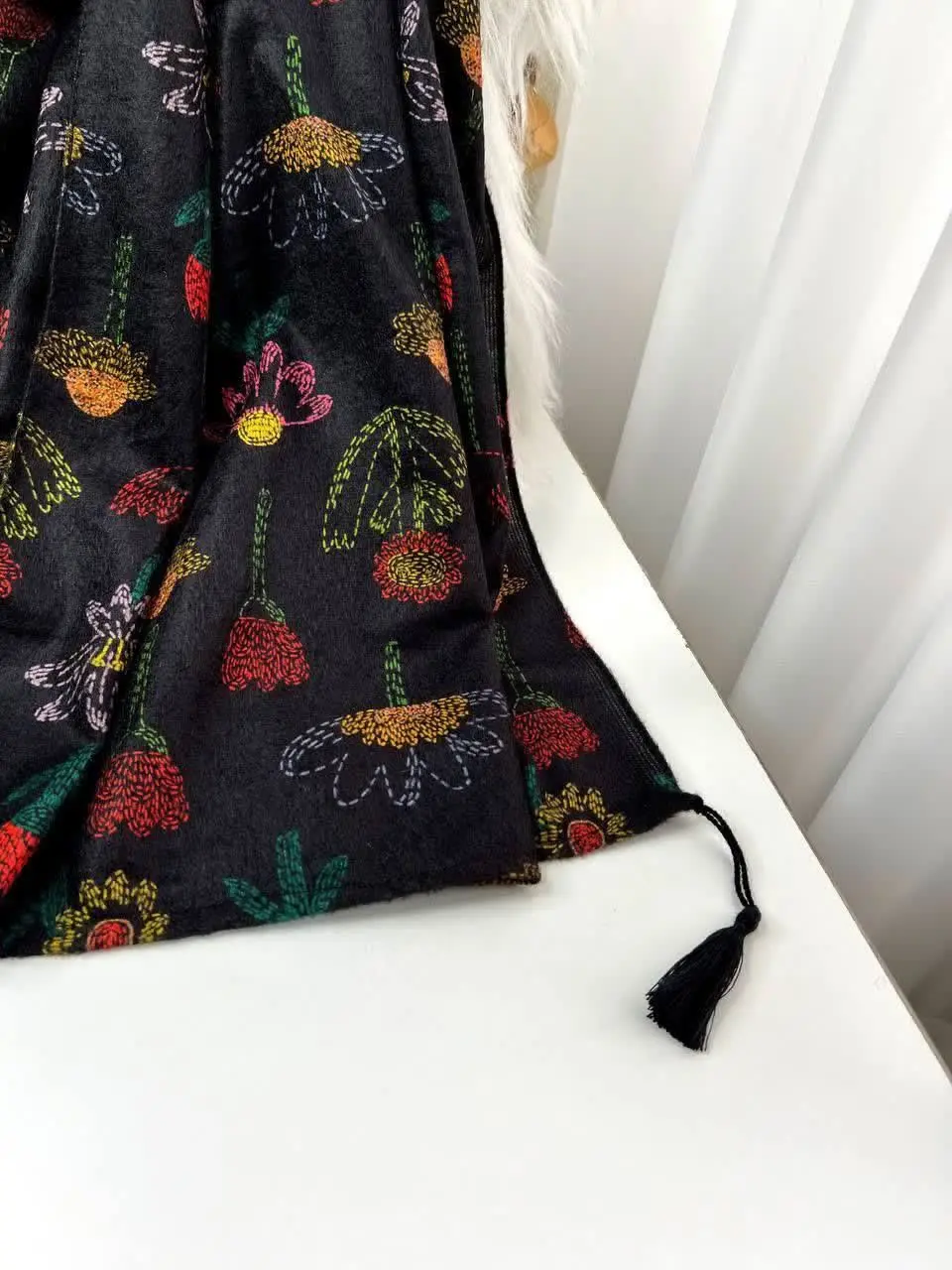 شال موهر مخمل طرح گلدوزی