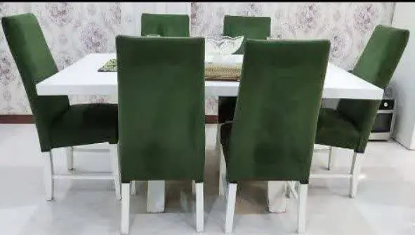 جنسش چوب هست پارچه هم بسیار عالی و ضد لک به هیچ عنوان هم لقی ‌ شکستگی ندارن و فومش هم نخوابیده
