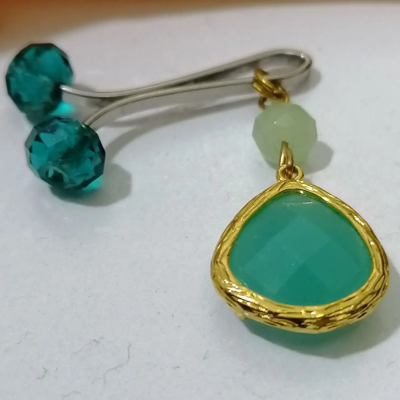 ❣گیره روسری آویزی تک نگین سبز❣