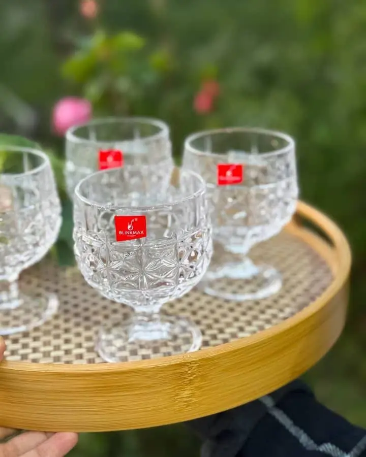 دسرخوری و گیلاس کریستالی
