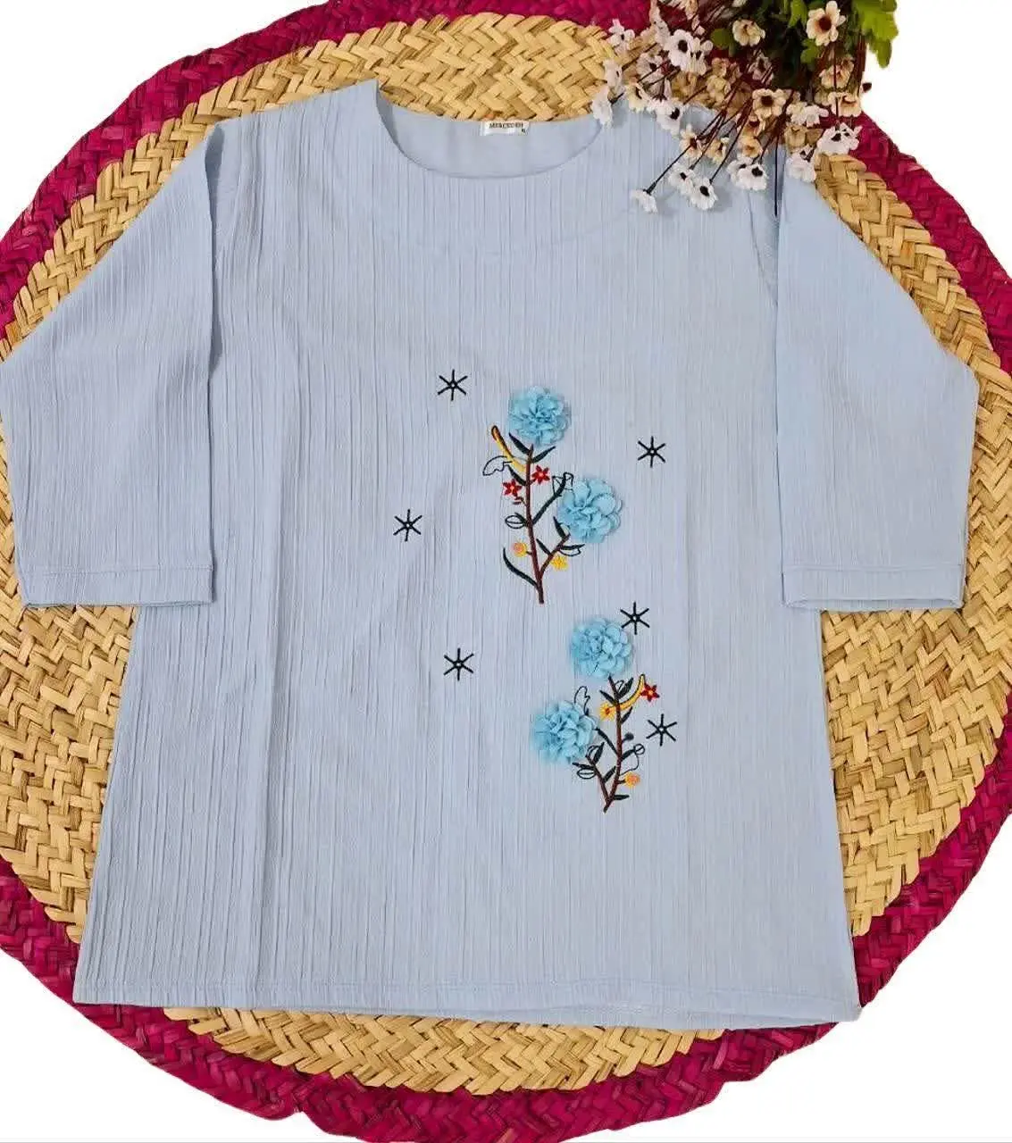 نام: بلوز آستین سه ربع گل برجسته
