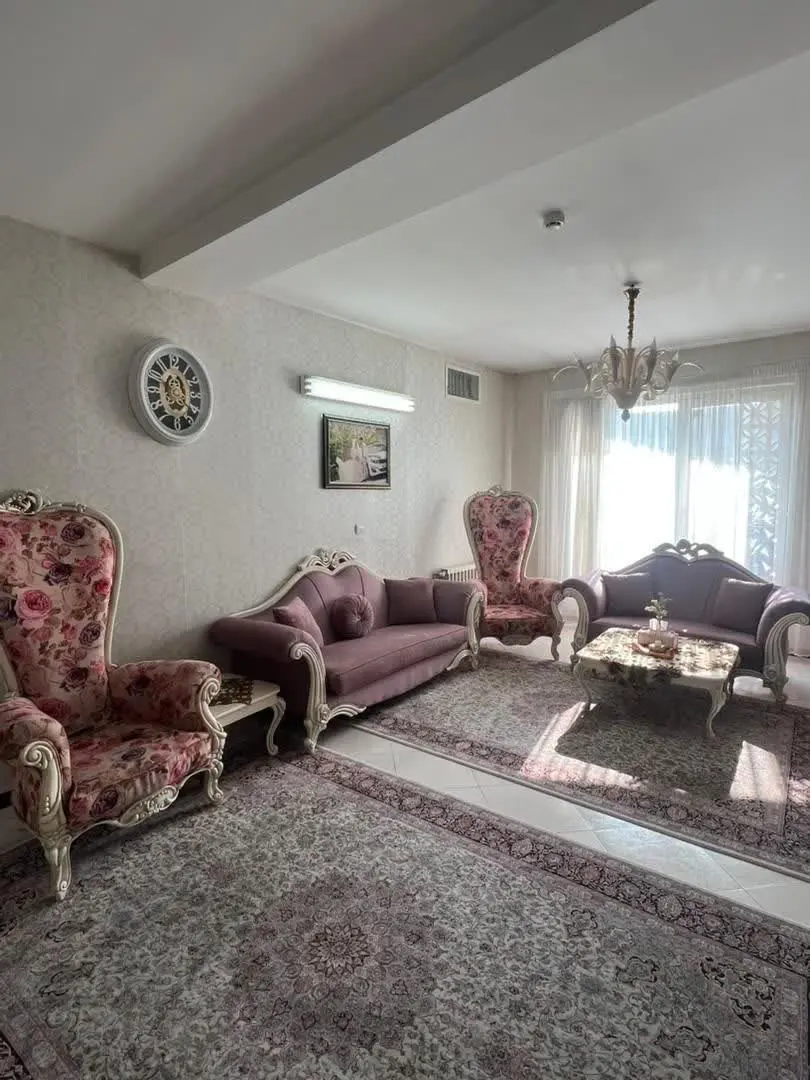 مبلمان ۷نفره با میزوسط و۲عدد عسلی
