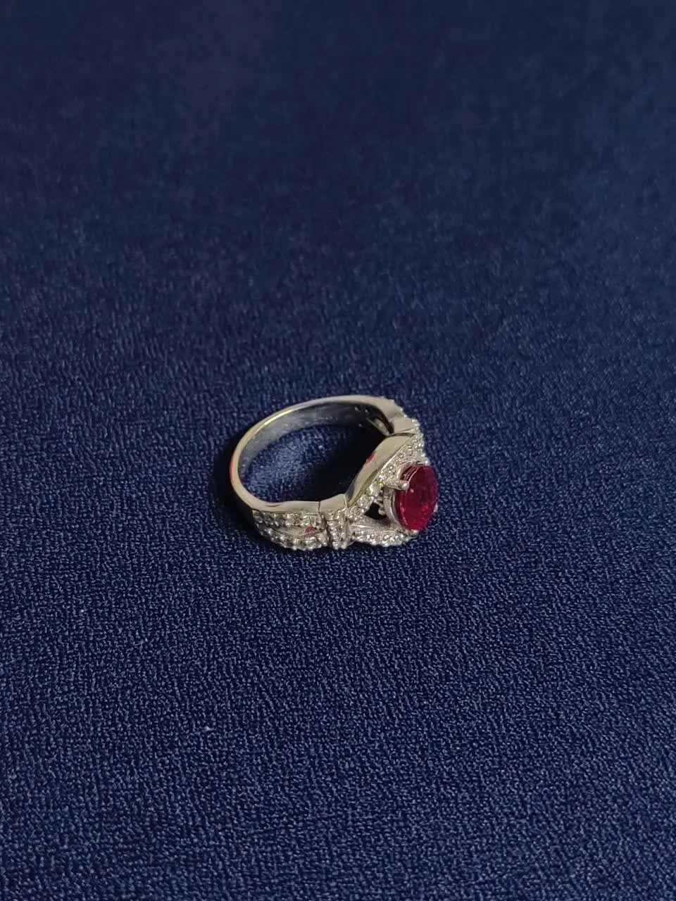 انگشتر یاقوت قرمز
