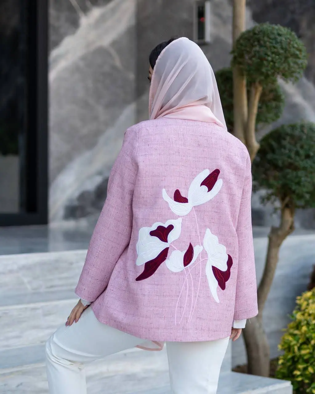 پیش کار لایی دارد