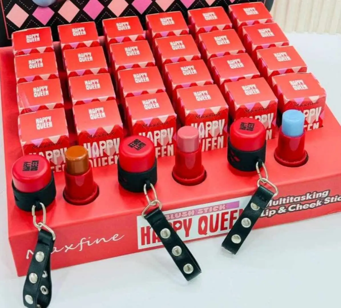 پک کامل شامل ۲۴ عدد رژگونه...