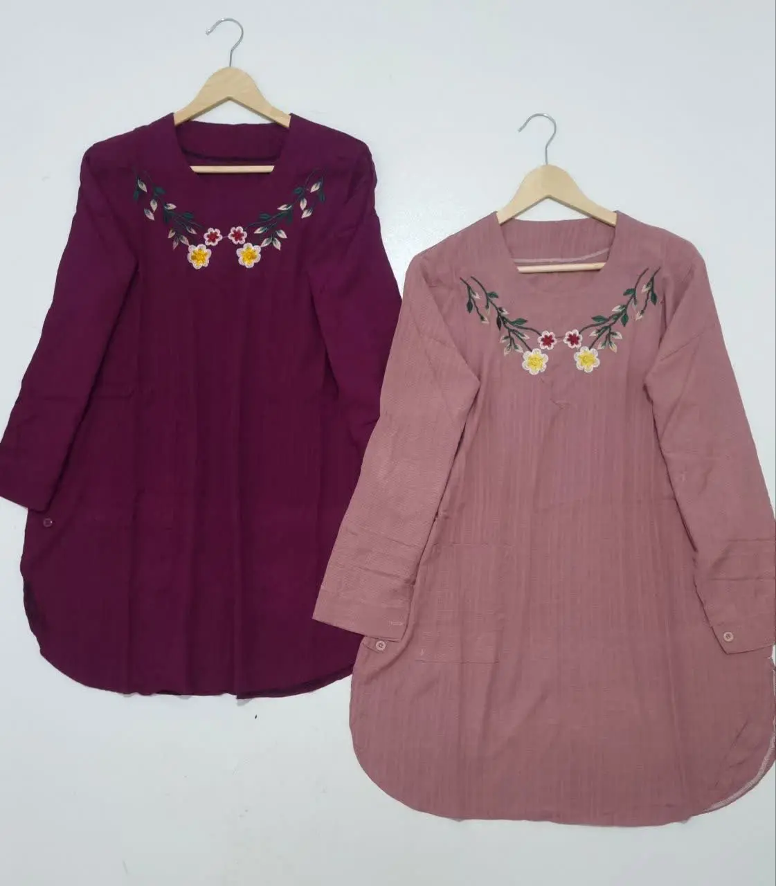 🌸 یه کار خنک و لطف و قواره دار با گلدوزی خوشگل، مچ استینم دکمه خورده. 
