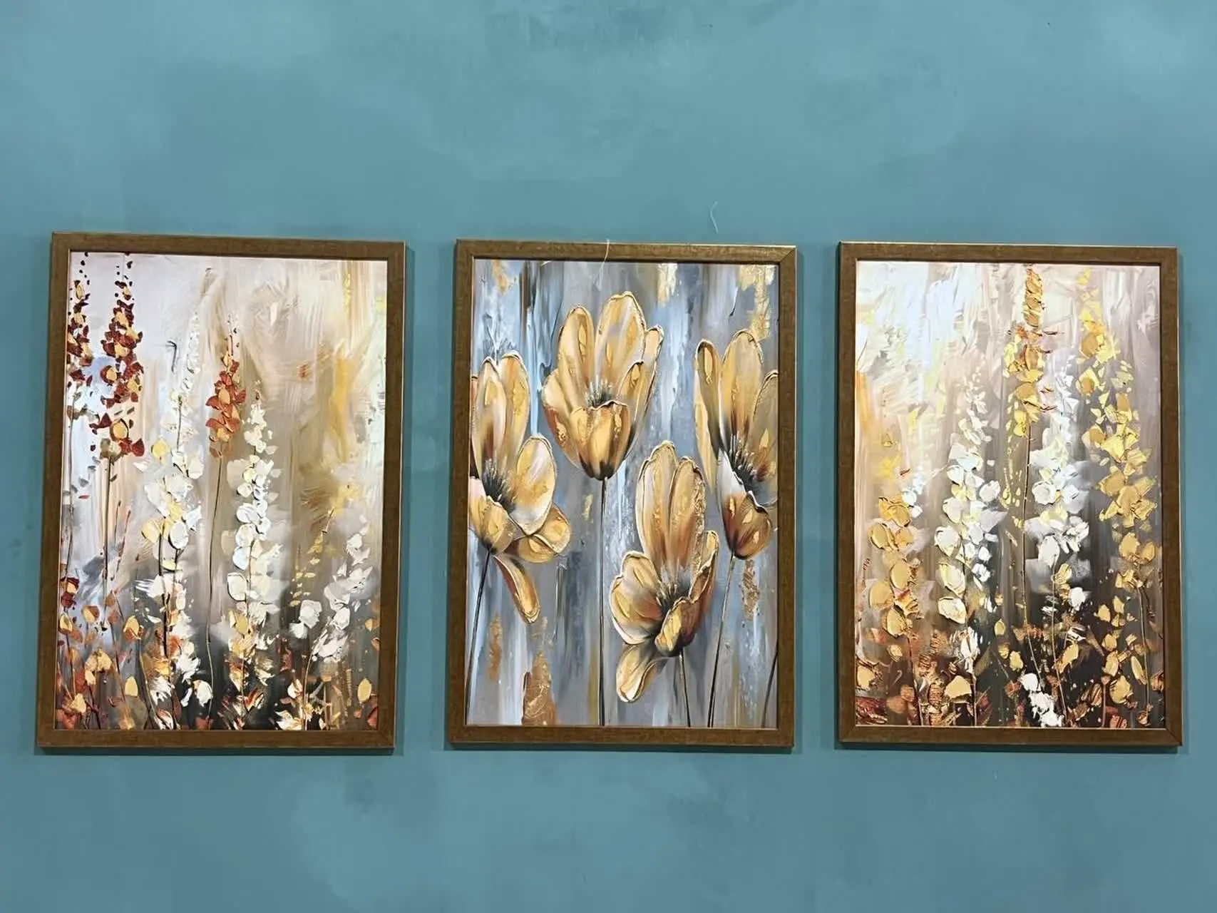 دوستان عزیز از اینطرح هم ۲ ست موجوده که تو عکس رنگ قاب تیره افتاده
