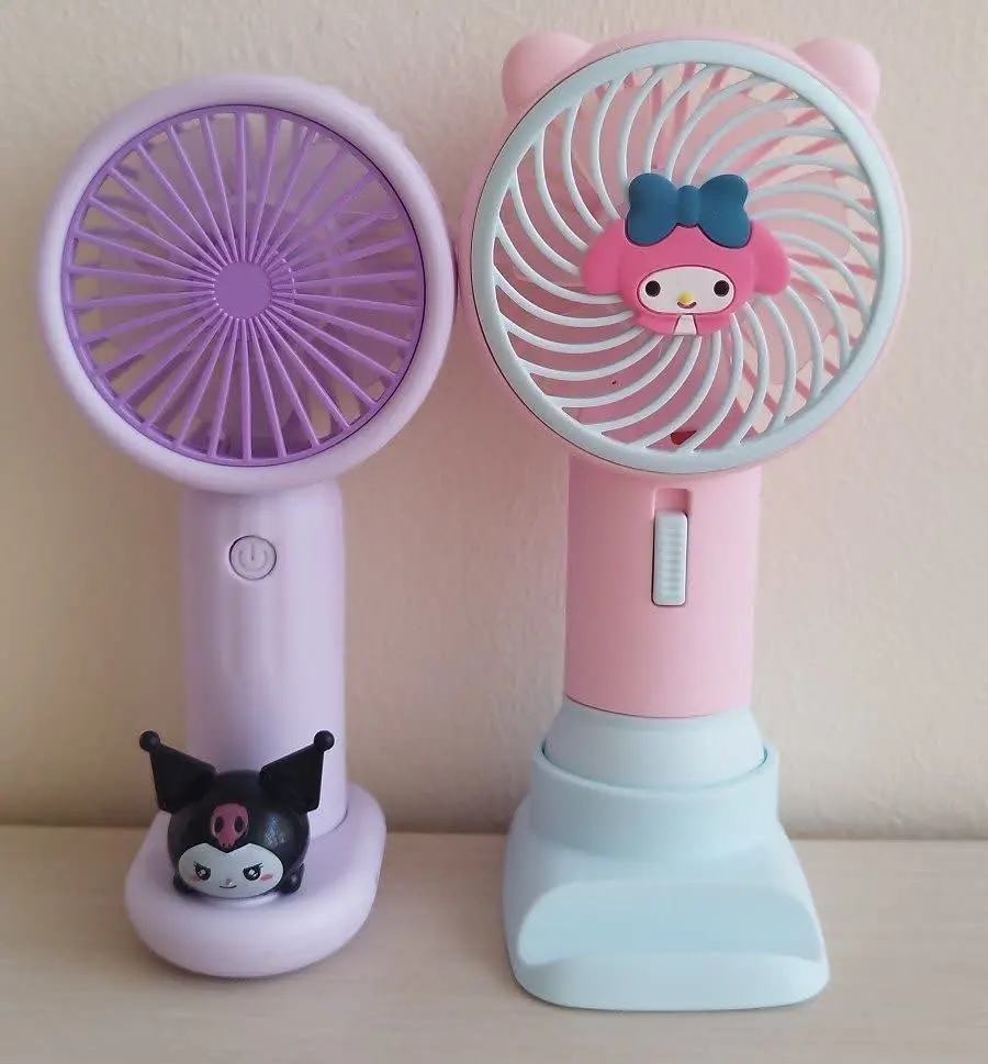 دارای پایه رومیزی و کابل شارژ