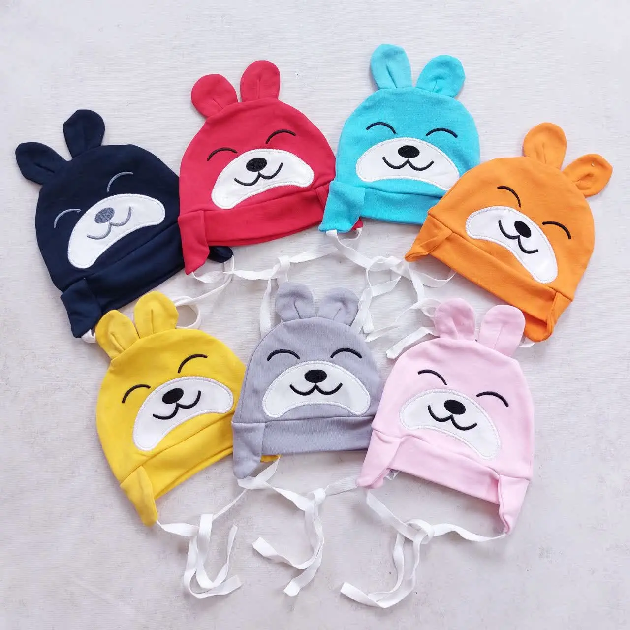 کلاه بندی هاپوی گوشدار
