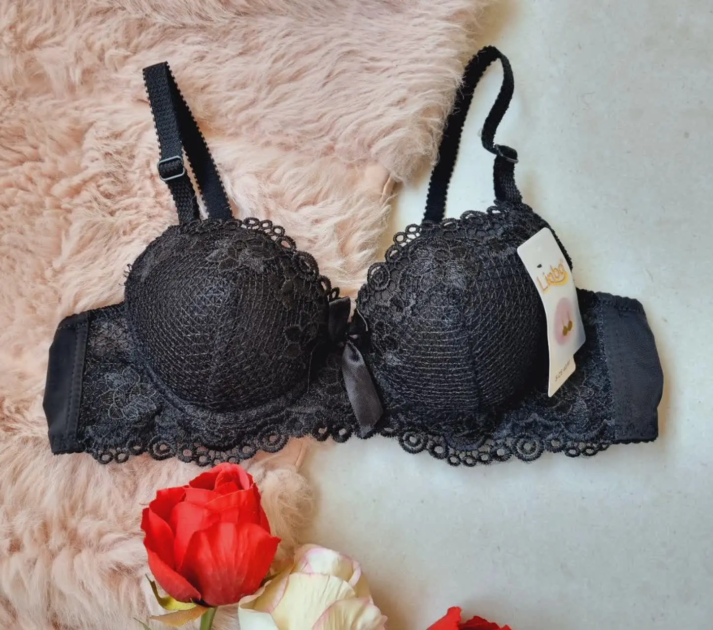 سوتین تک اسفنجی داریم نقلی👌
