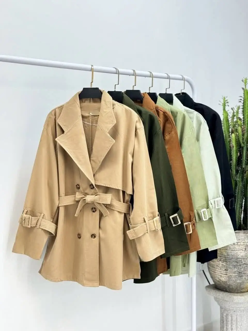 نام: مانتو امیلی
