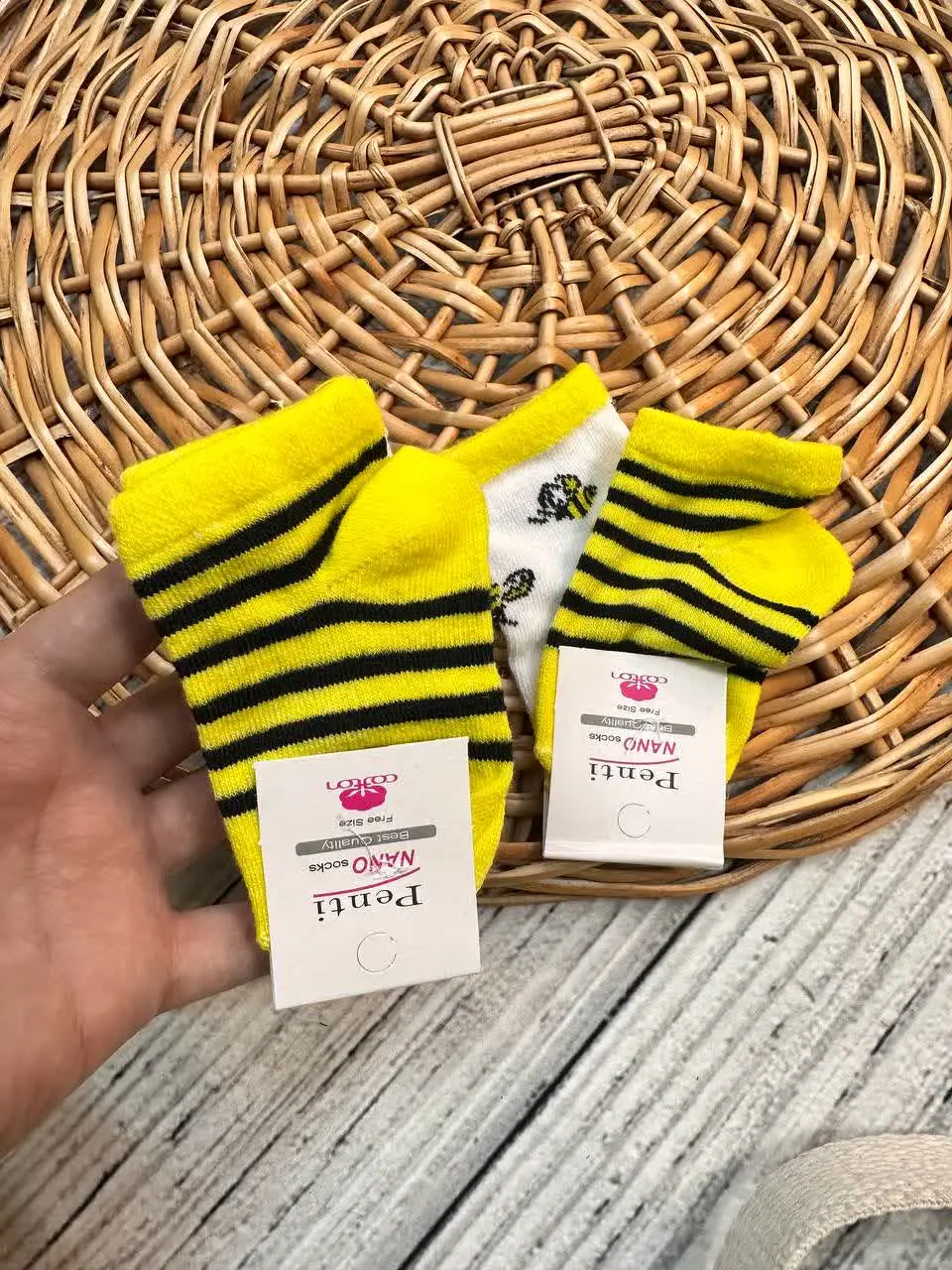 جوراب طرح زنبوری نوزادی و کودک کد ۷۱۰۴۶ 
