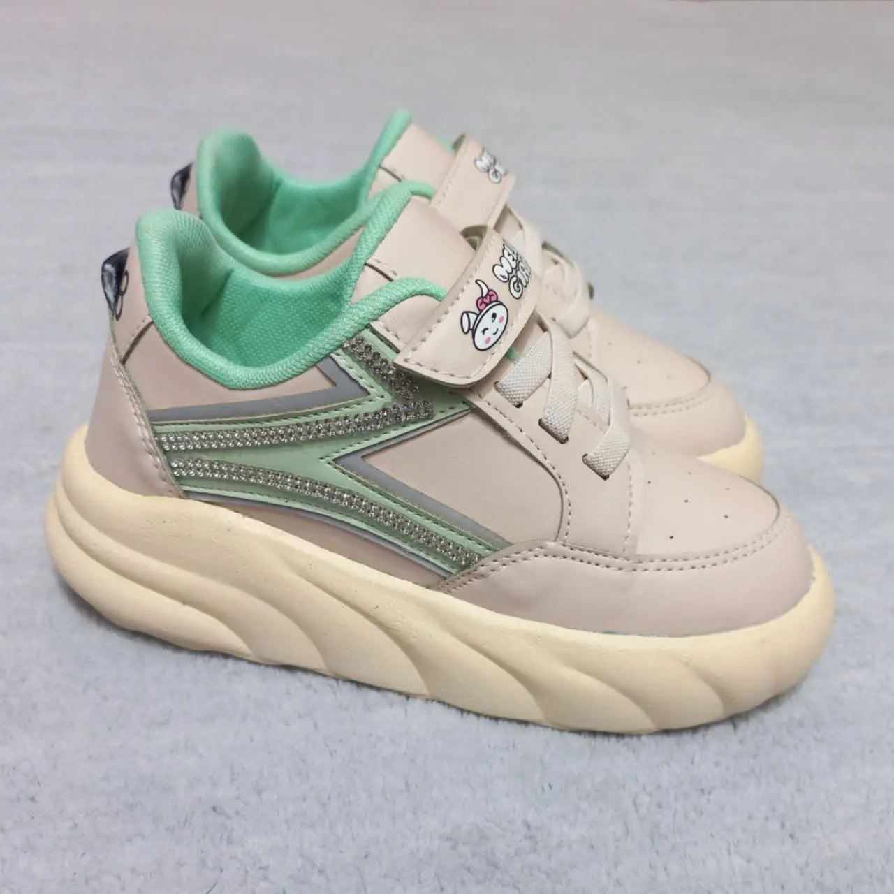 👟نام: نگینی بچگانه
