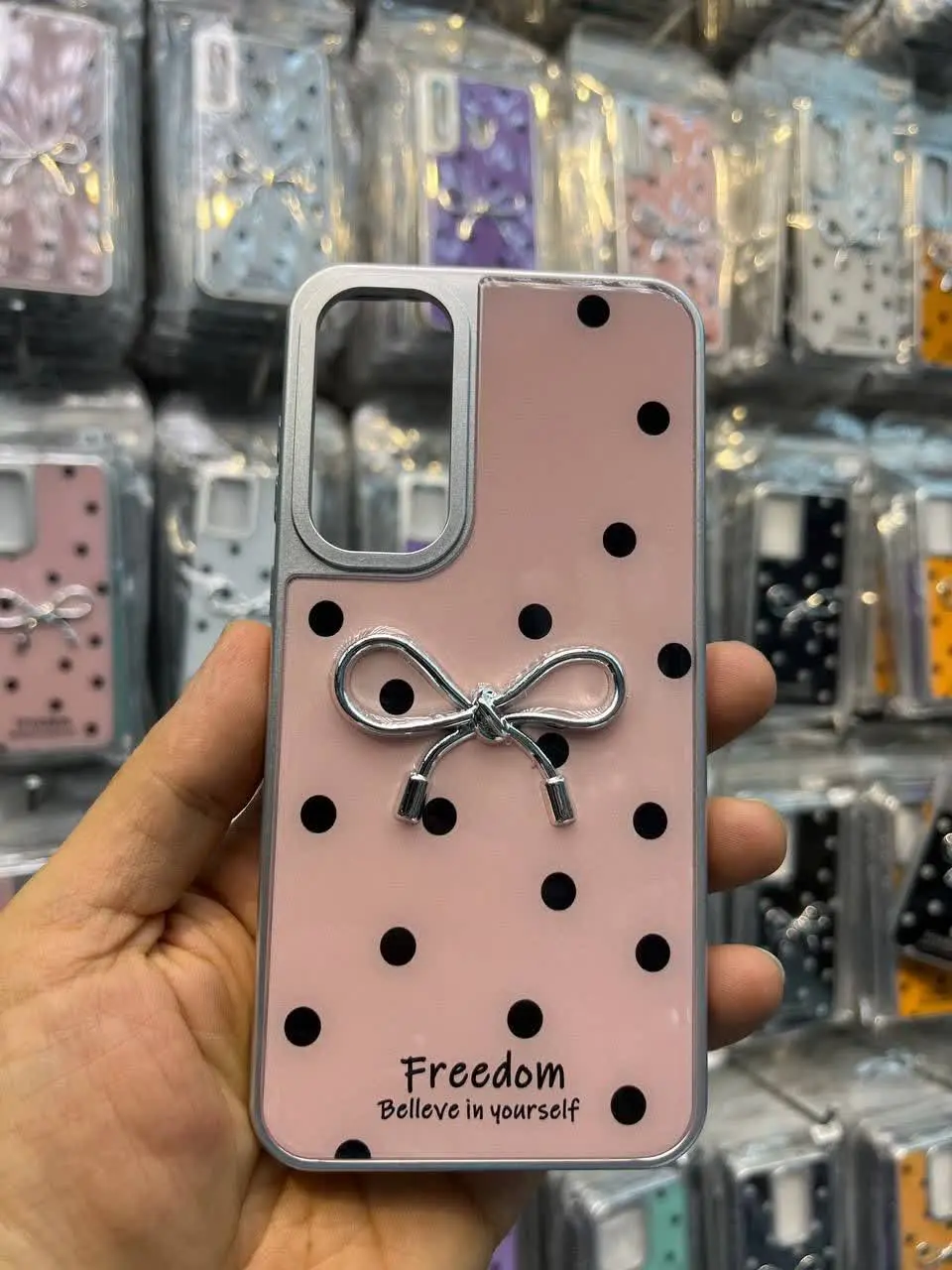 📱مدل قاب: قاب رزین پاپیون خال خالی عروسک برجسته مخصوص انواع #سامسونگ #شیائومی و #آیفون 
