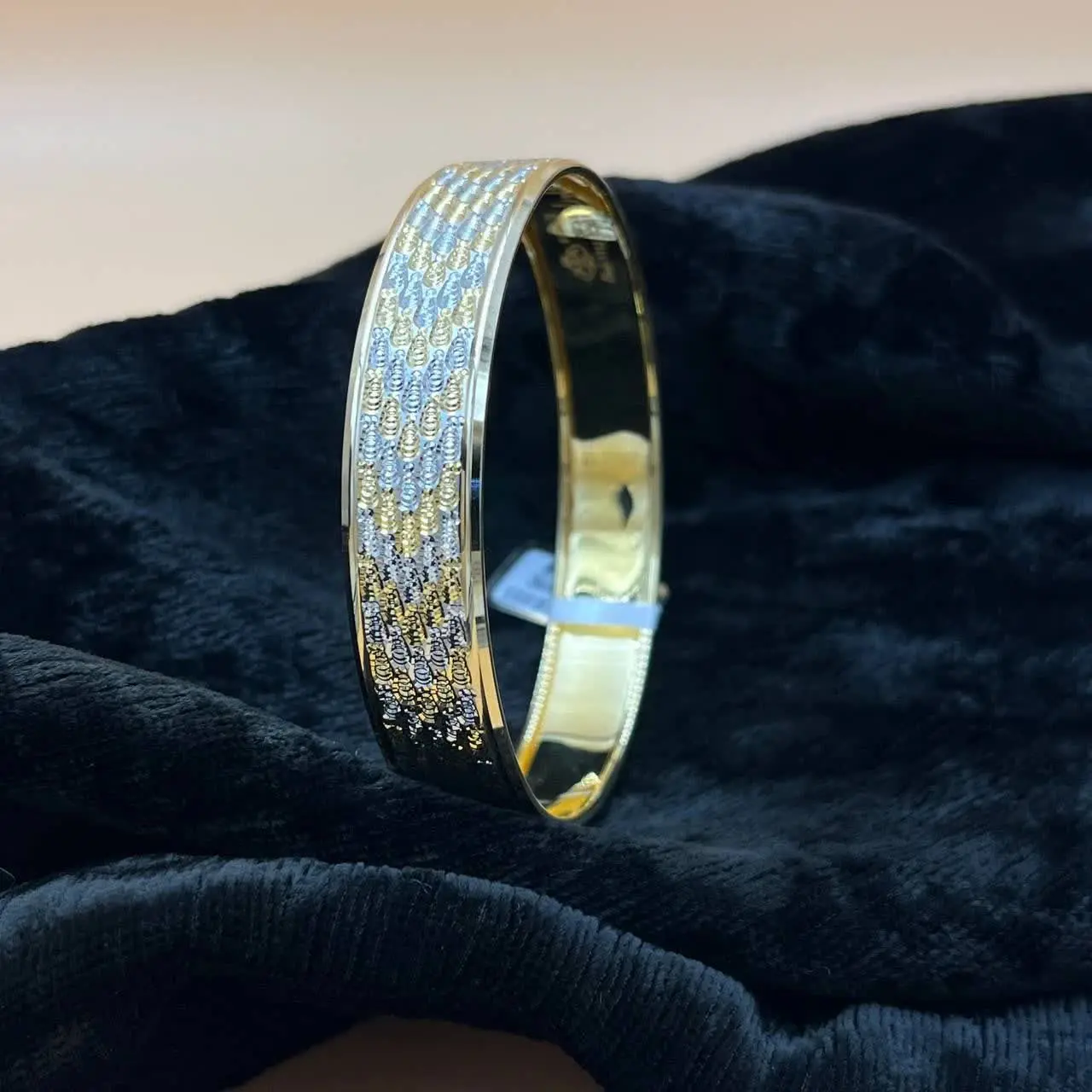 ⚜⚜⚜تک دست شیک و زیبا آوا کد ۱۱۱۲
