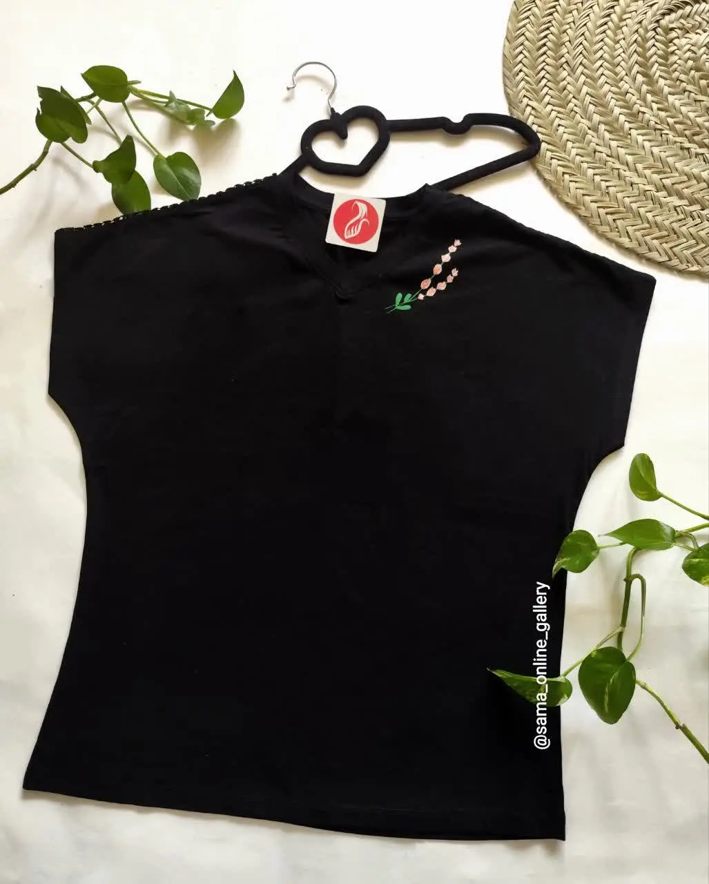 تاپ تیشرت زنانه سرشانه قلاب بافی
