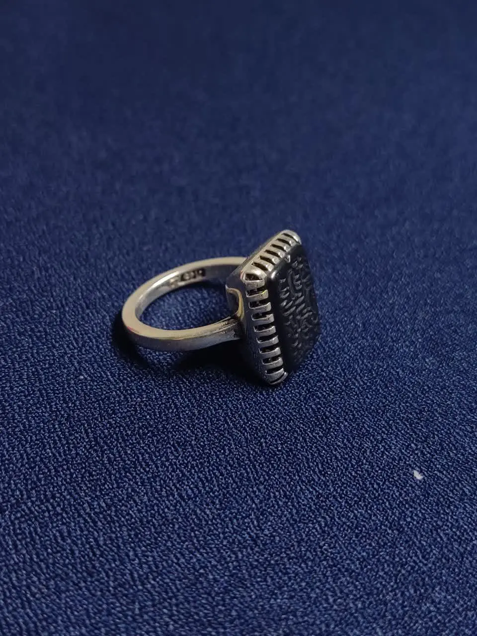 انگشتر حدید
