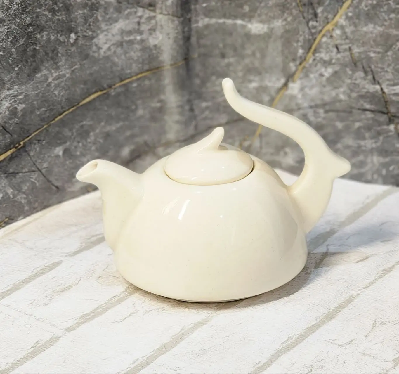 قوری دسته تاجی شارژ شد 👌👌
