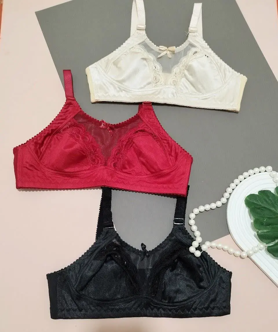 سوتین زیر کتی 😍😍