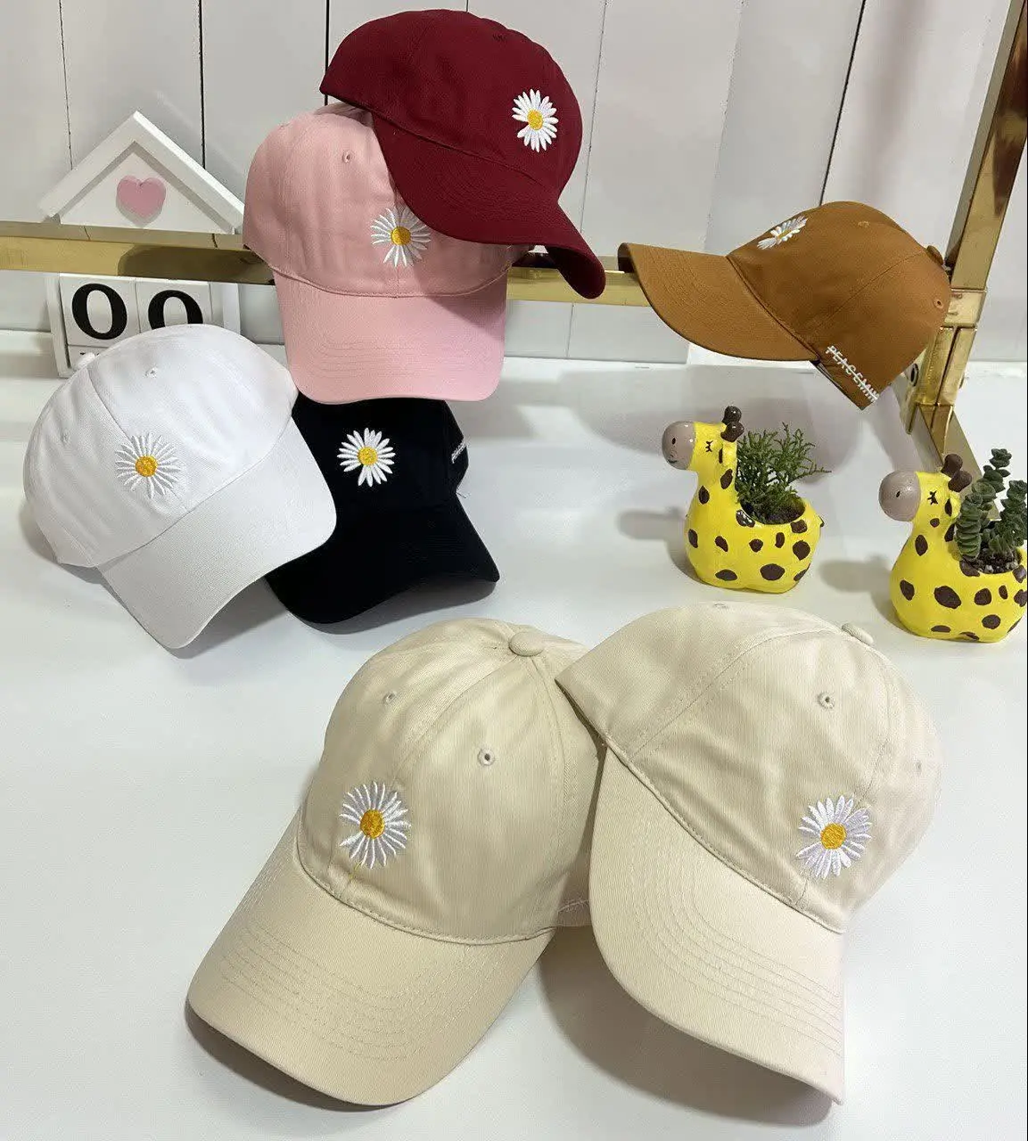 ببینین چه کلاه جذابی اوردیم 🥰