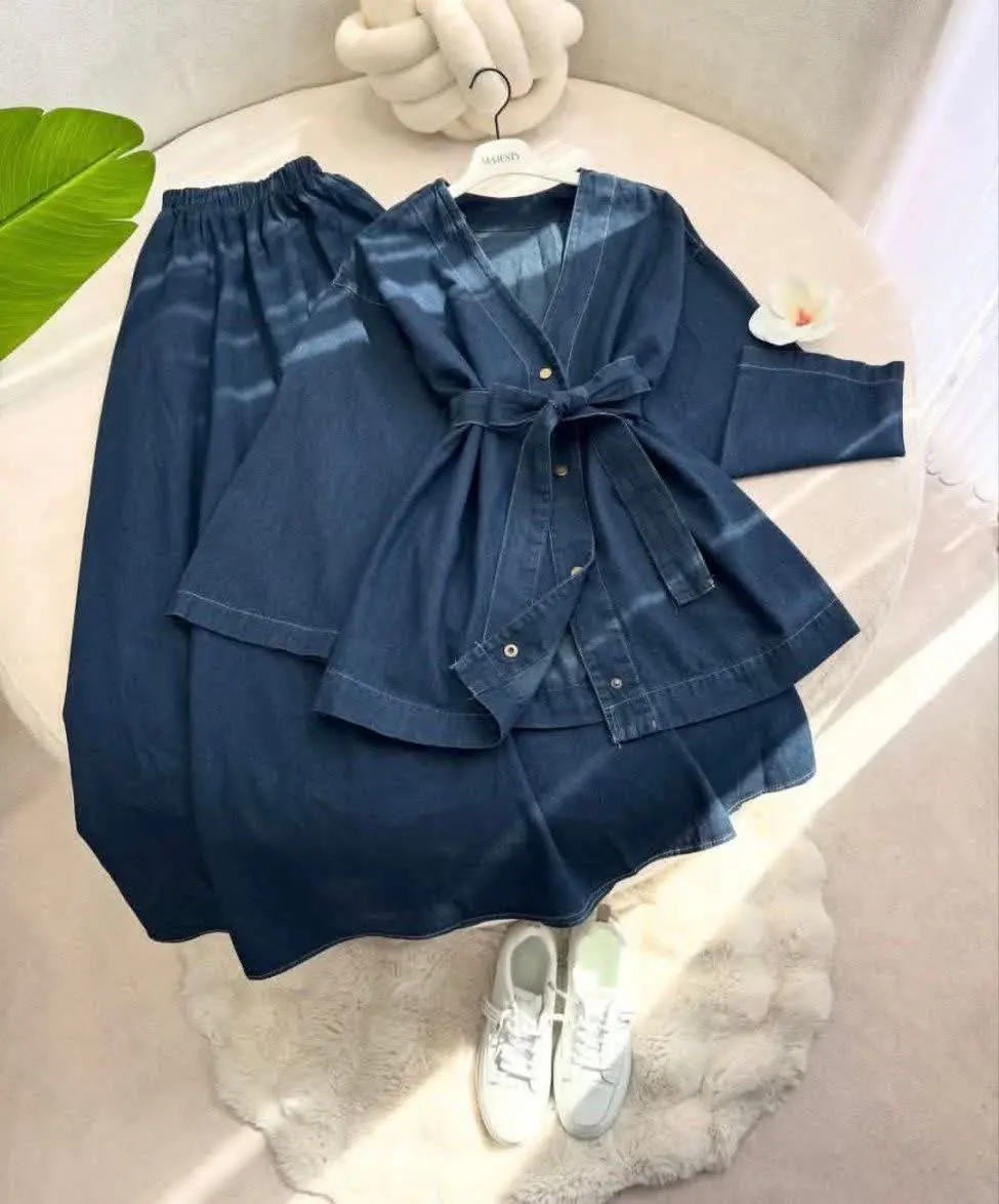 شومیز و دامن دخترانه
