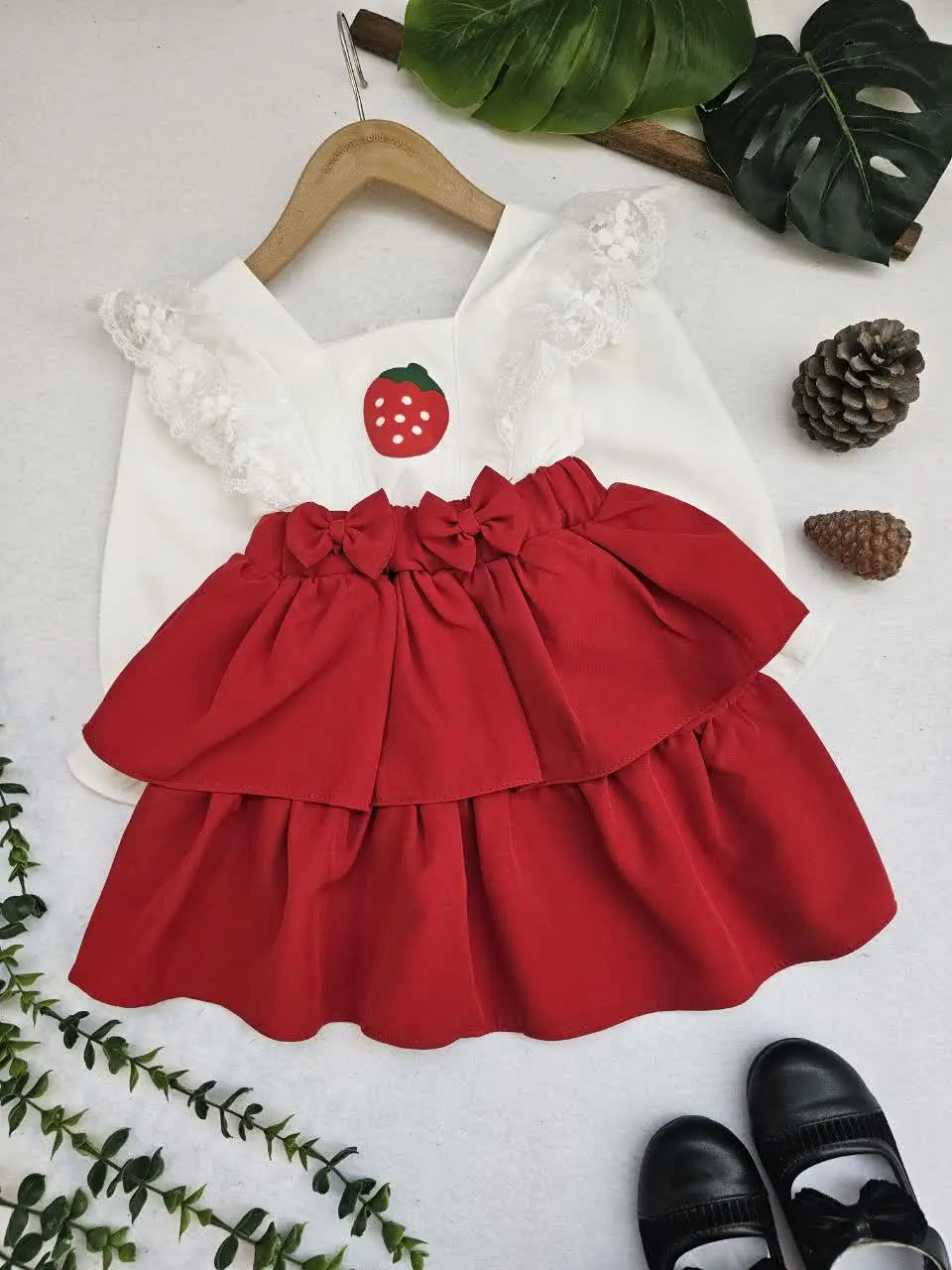 پیراهن توت فرنگی همراه تل
