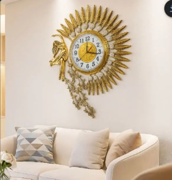 ساعت دیواری دختر تمام برنزی 
