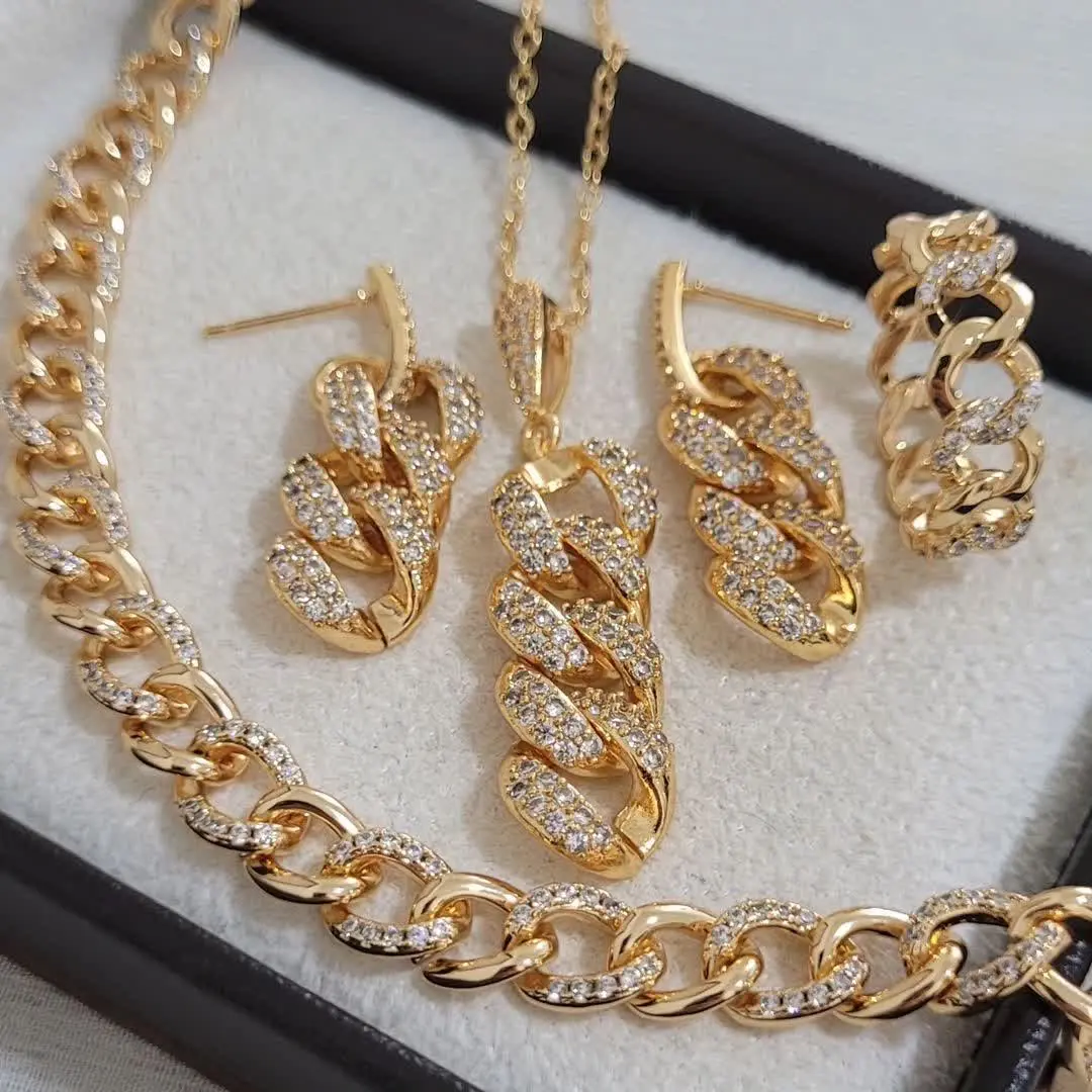 ✨🥰وانمود کن قوی هستی تا قدرت یابی🌿💫
