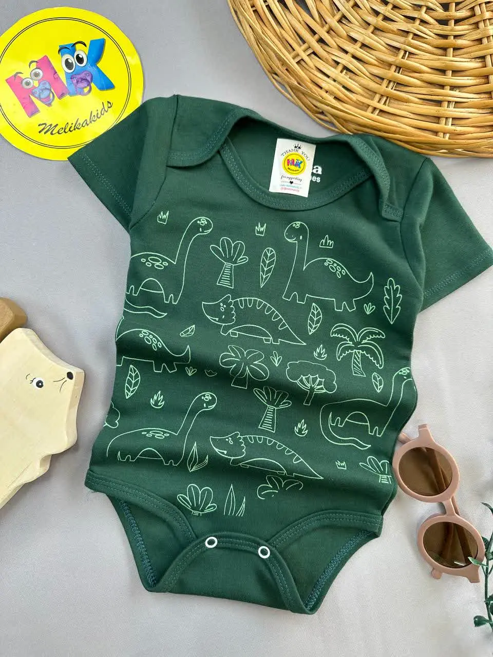 بادی زیردکمه آستین کوتاه طرح دایناسور سبز سدری نوزادی و کودک کد ۱۱۸۱۰۷ 
