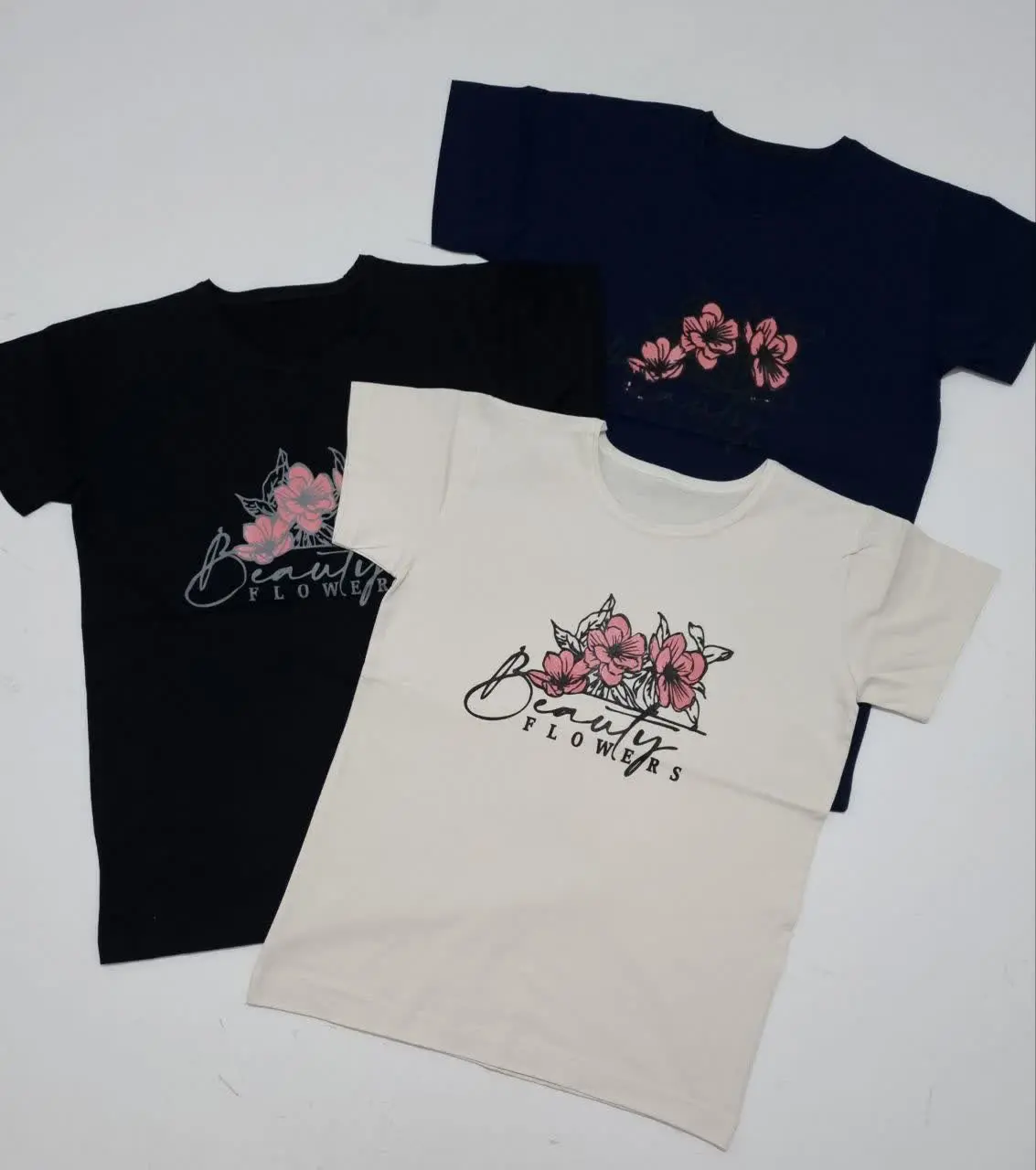 🌸 لطافت و نرمی و راحتی و حس آرامش رو در تیشرتهای سوپر پنبه با چاپ‌های زیبا به تنتون هدیه بدین. 
