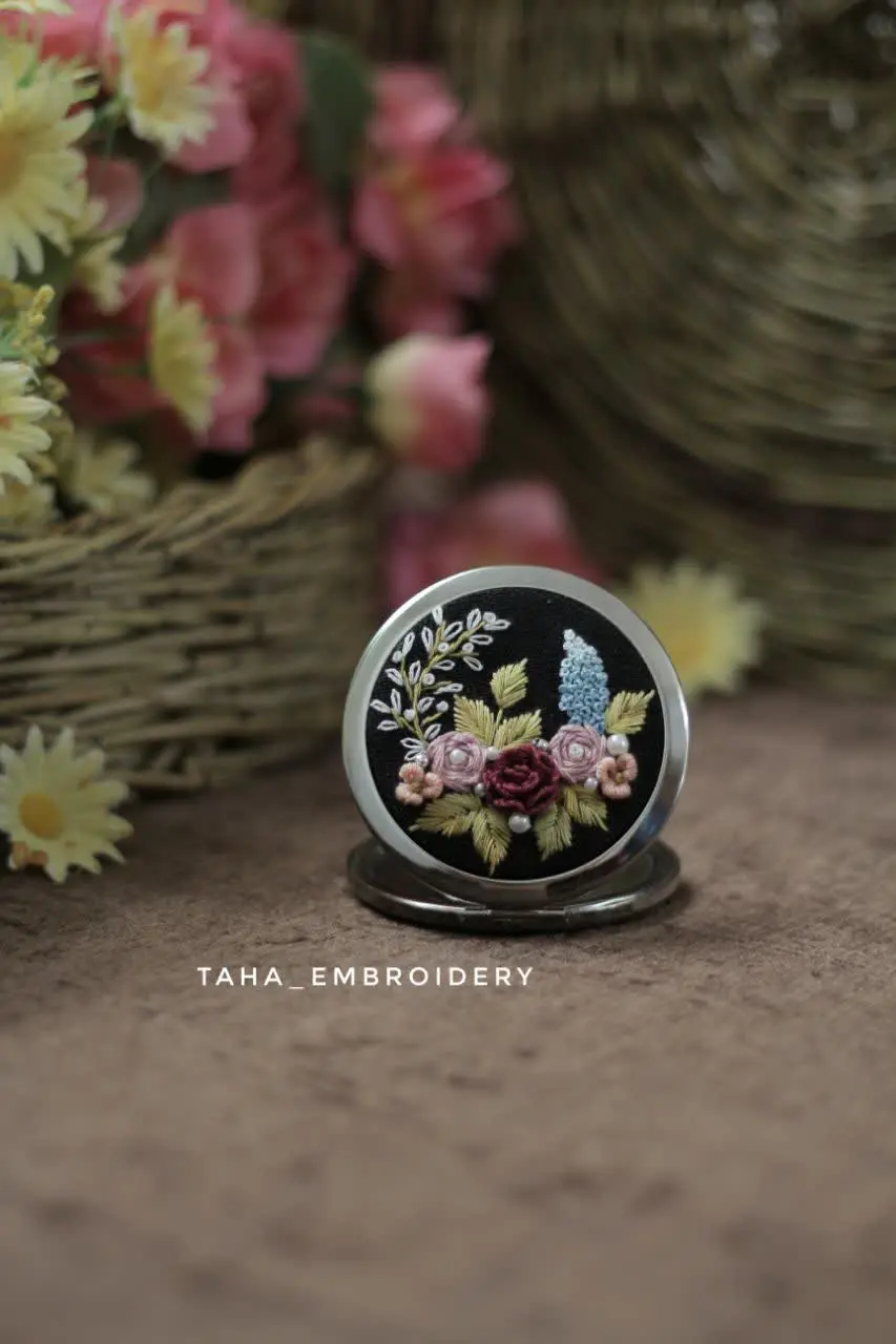 آینه دوطرفه، یک طرف آینه ساده، یک طرف همراه با بزرگنمایی
