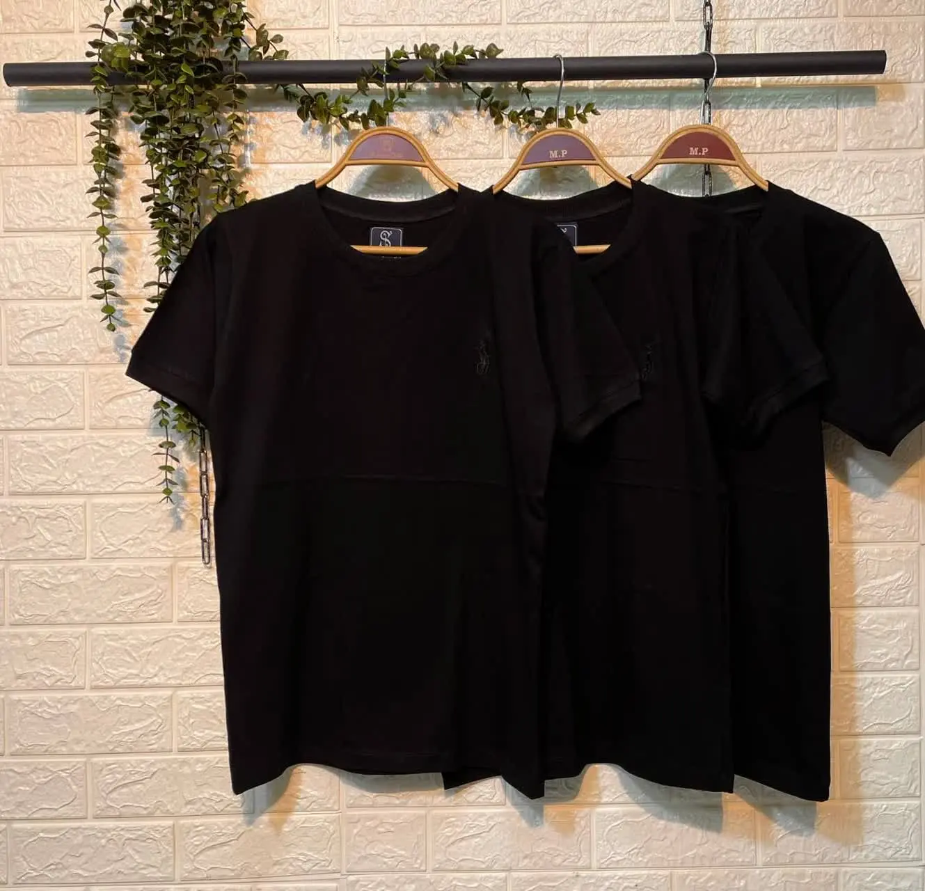 👈🏽 (ردیف ٧٦١٣) 
