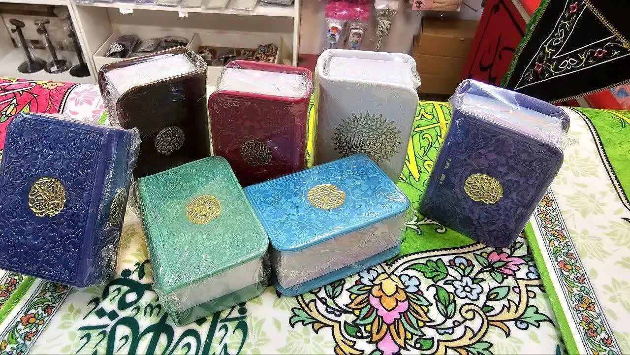 🌺 قرآن کامل رنگی جلد چرم اندازه #نیم_لقمه😍
