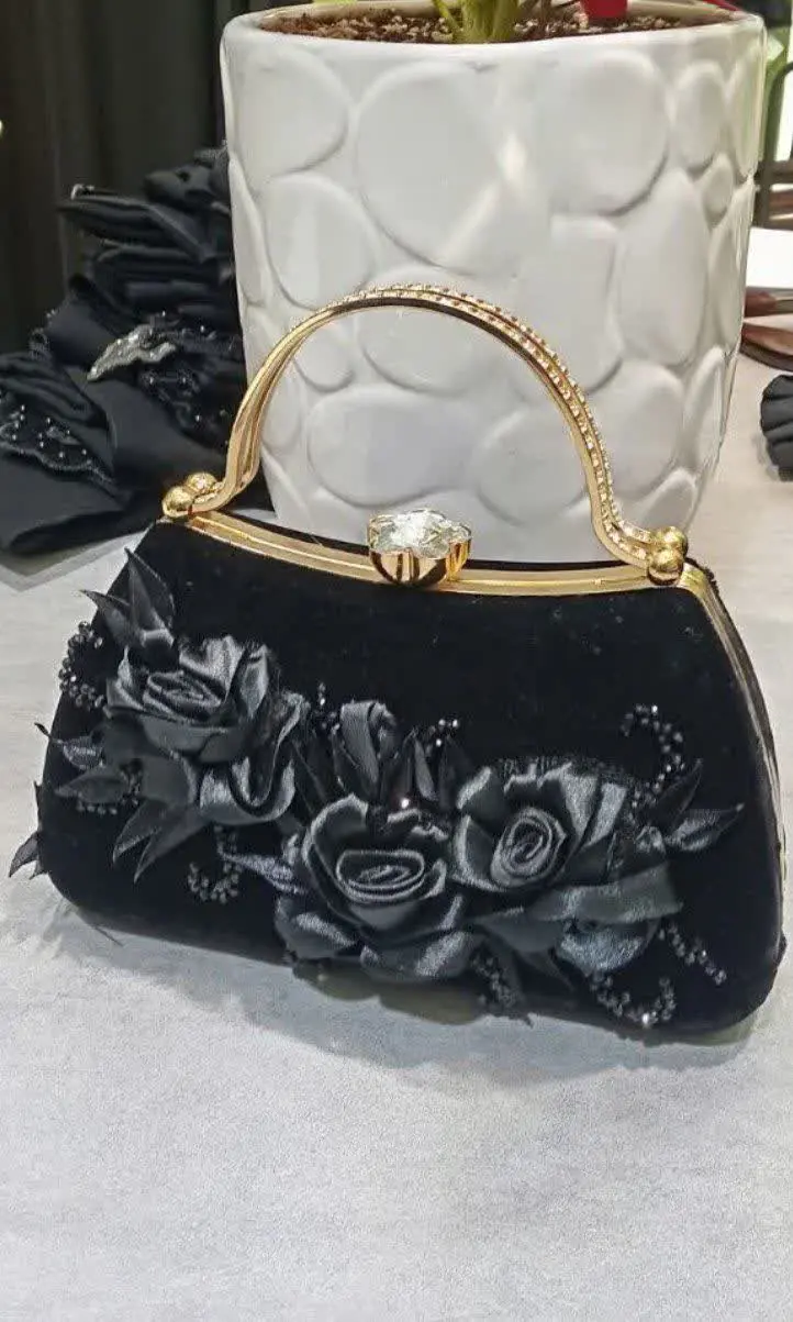 کیف های مجلسی مون هم شارژ ش...