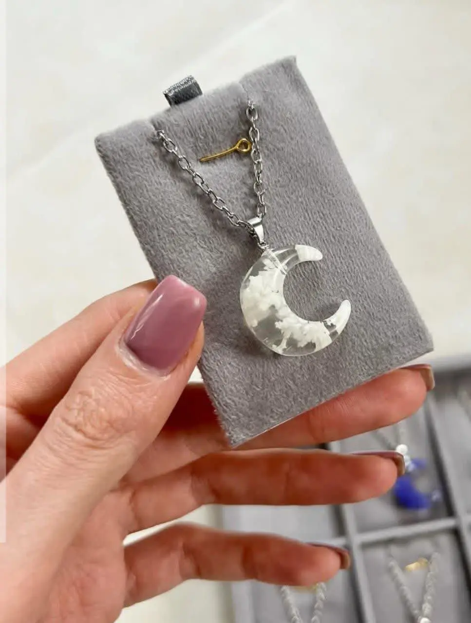 گردنبند ماه شب تاب ابری سفید☁️
