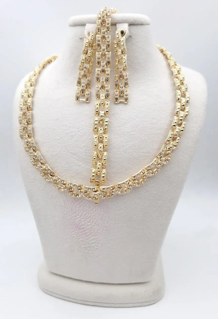 ♦️ سرویس عیدانه جواهری نگین دار طرح طلا 
