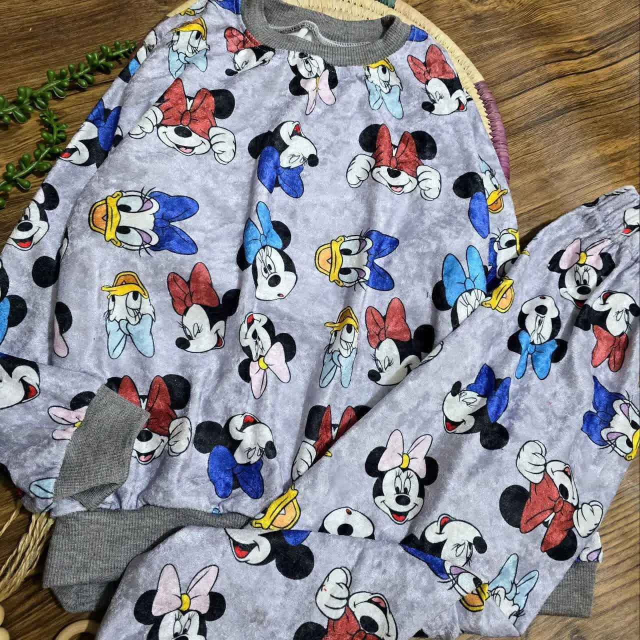 👚نام: ست خونگی مخمل میکی موس
