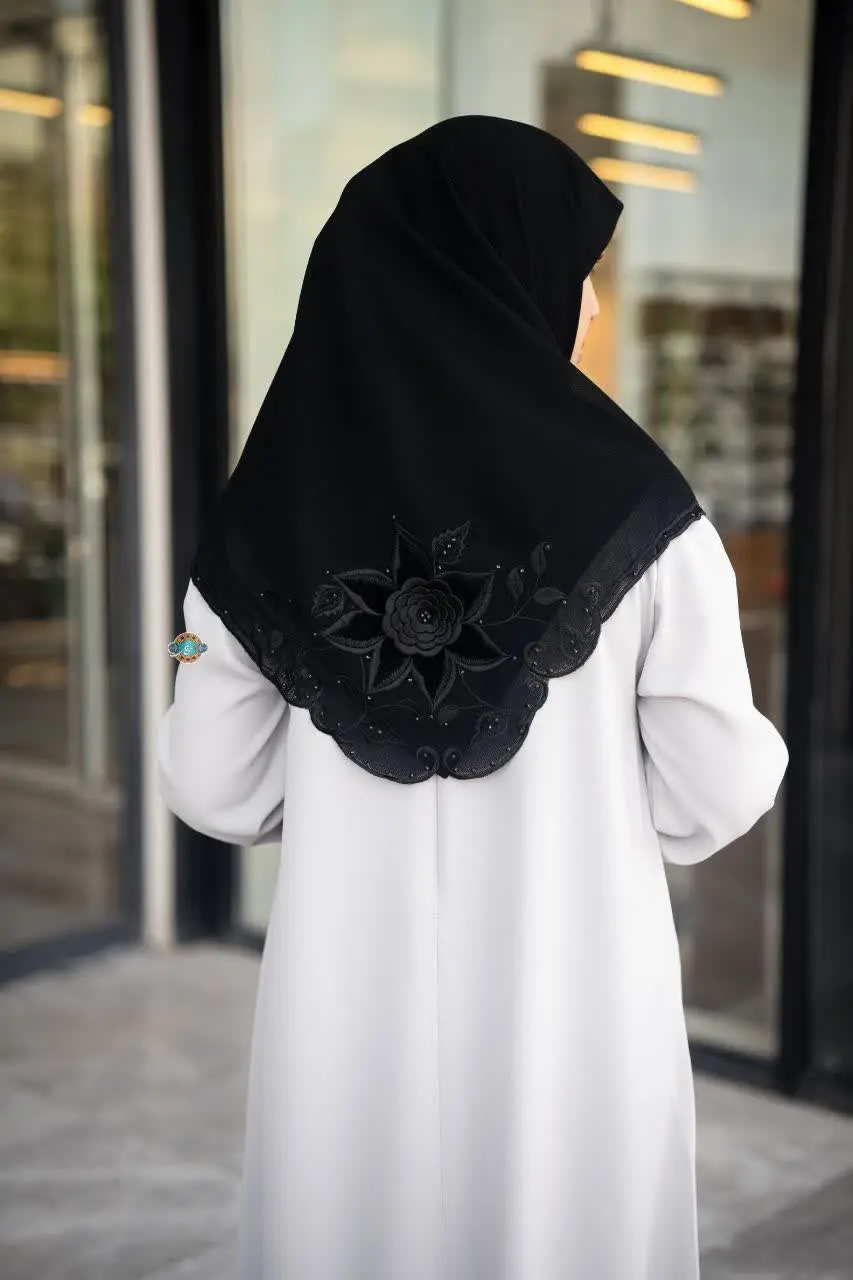 روسری گلدوزی کد ۲۱۲