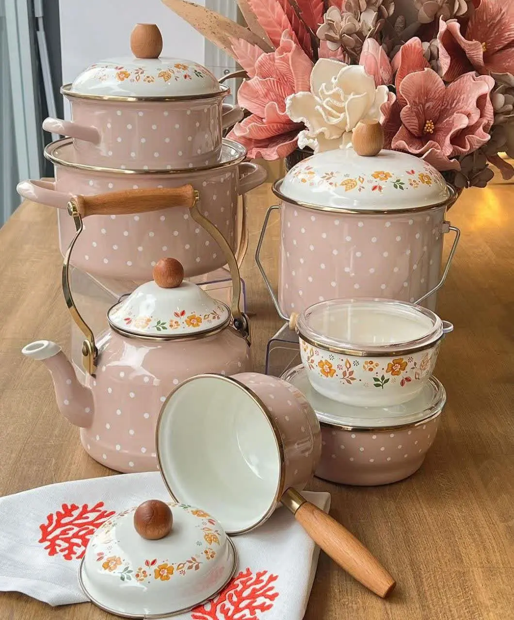 سه مدل ظروف لعاب گرانیتی Motto
