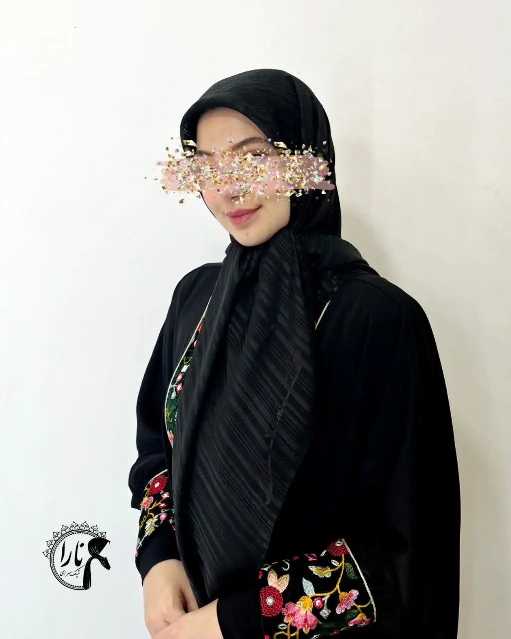 روسری مشکی حریرساتن شاین🖤🖤
