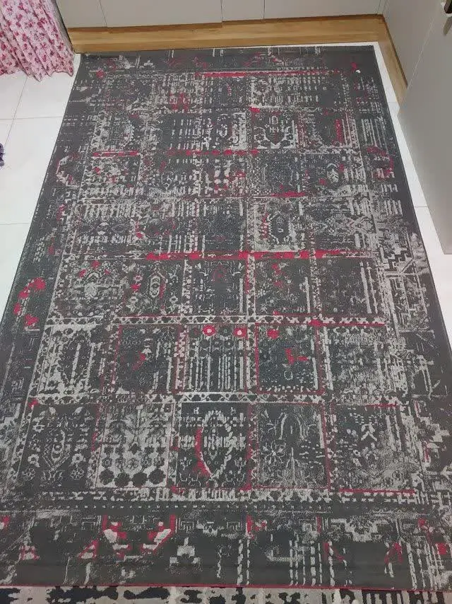 فرش مشکی کاملا سالم درحدنو...