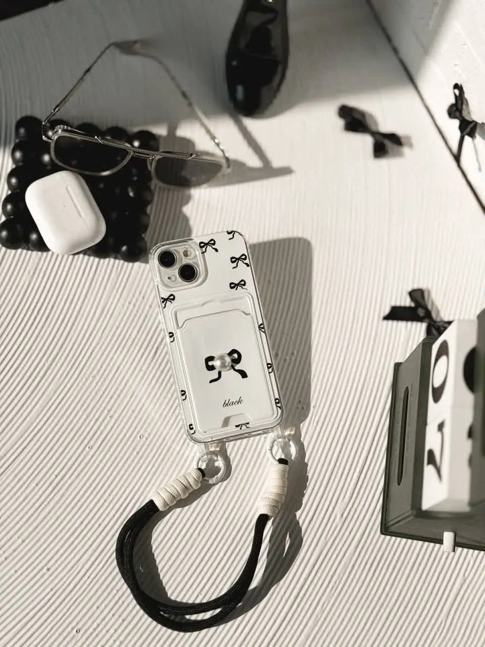 قاب جاکارتی پاپیون سفید آویزدار مخصوص انواع #سامسونگ #شیائومی و #آیفون 
