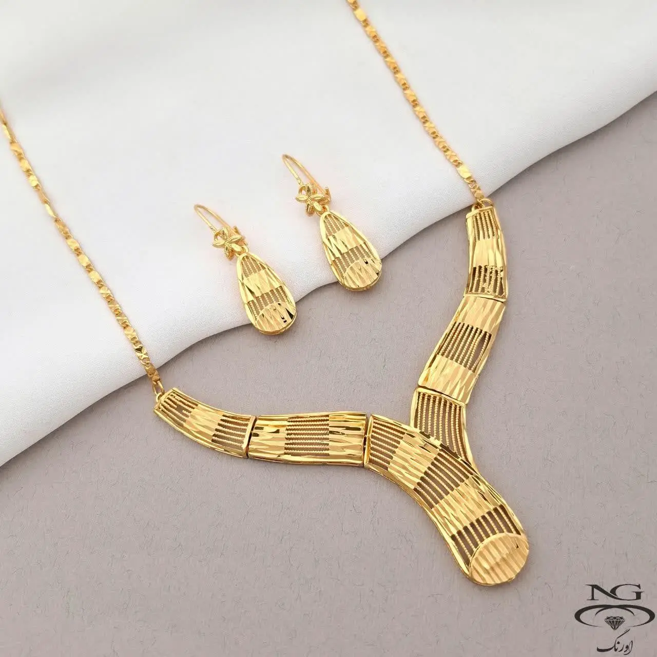 نیمست تراش طرح طلا