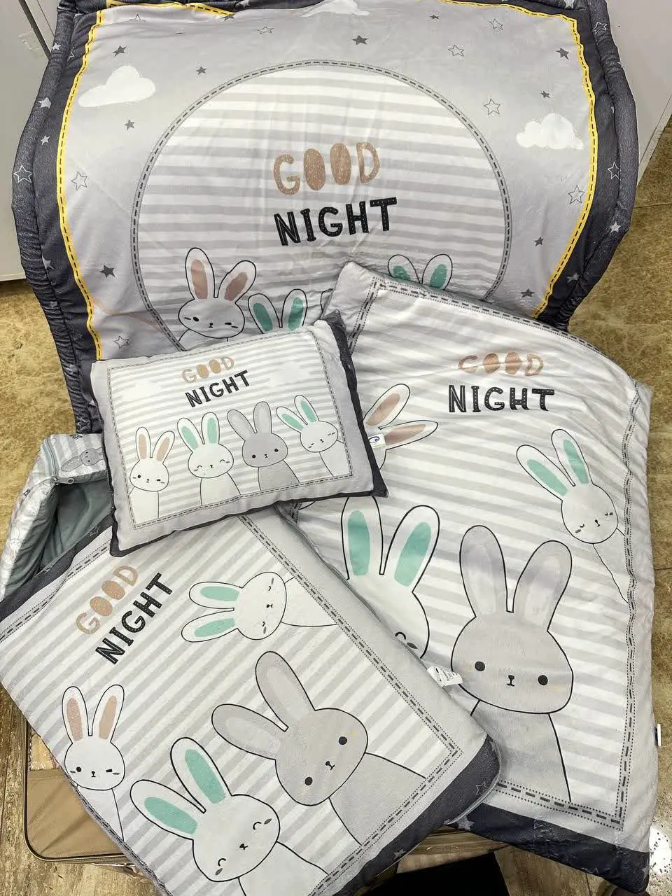 سرویس خواب چهار تکه طرح خرگوش‌ها طوسی نوزادی و کودک کد ۲۱۰۳۶ 
